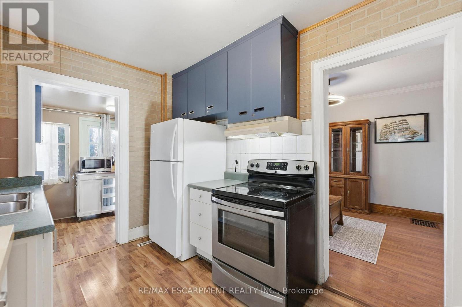 24 Mahoney Avenue, Toronto, Ontario  M6M 2H4 - Photo 10 - W12633788