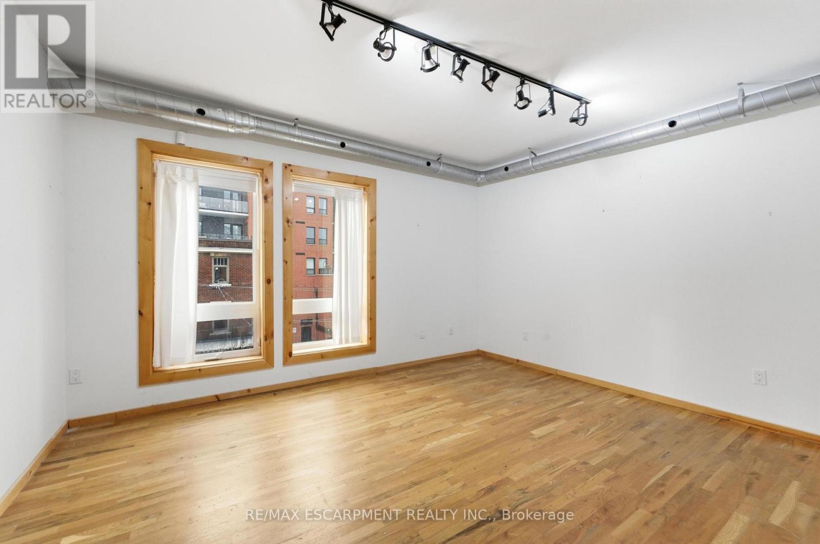 24 Mahoney Avenue, Toronto, Ontario  M6M 2H4 - Photo 17 - W12633788