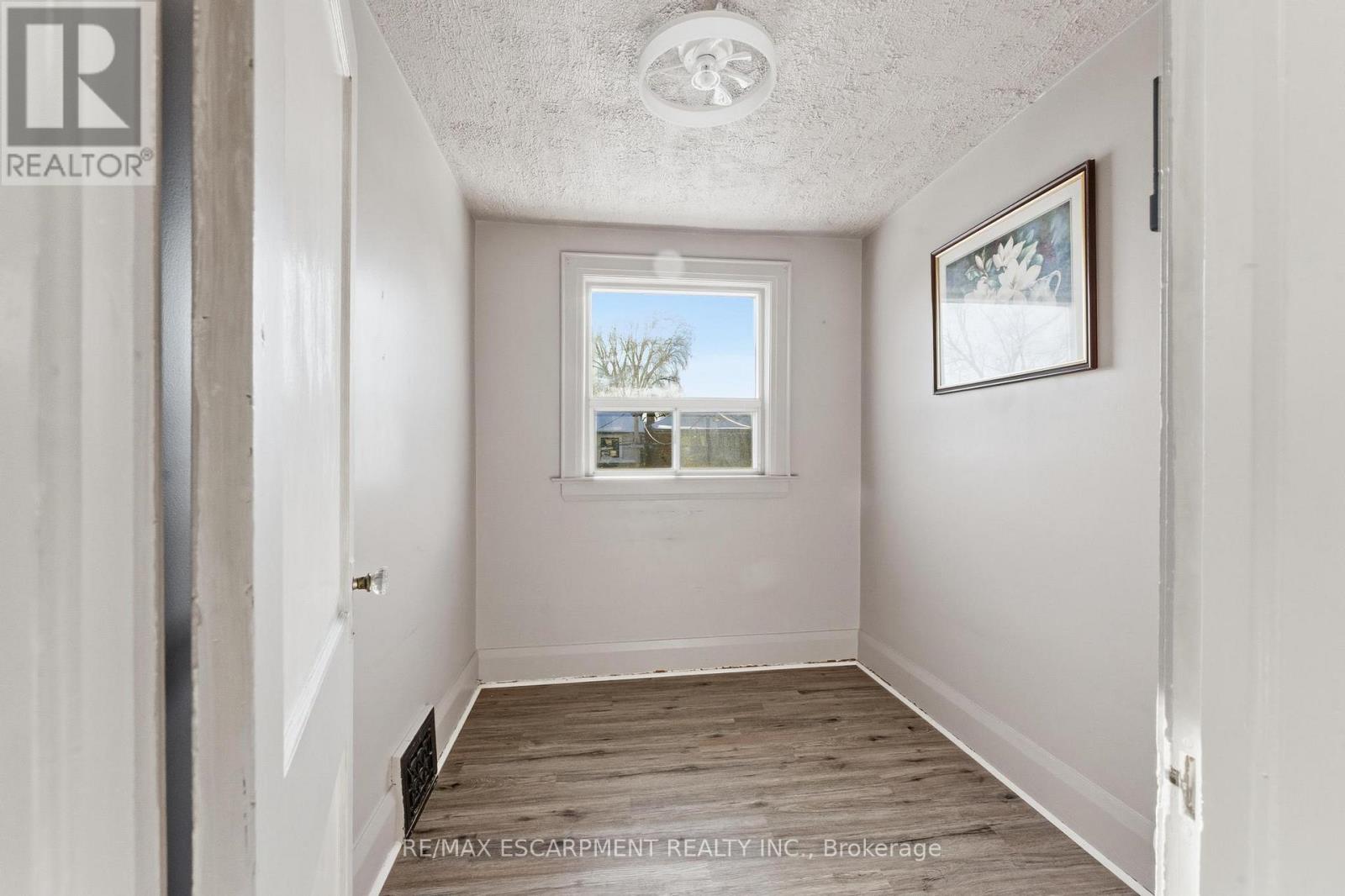 24 Mahoney Avenue, Toronto, Ontario  M6M 2H4 - Photo 18 - W12633788