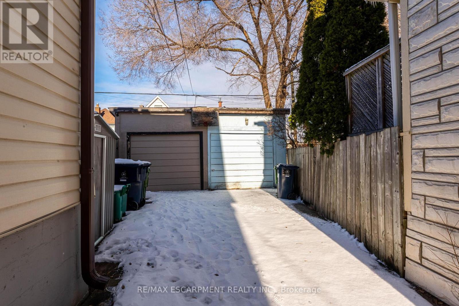 24 Mahoney Avenue, Toronto, Ontario  M6M 2H4 - Photo 27 - W12633788
