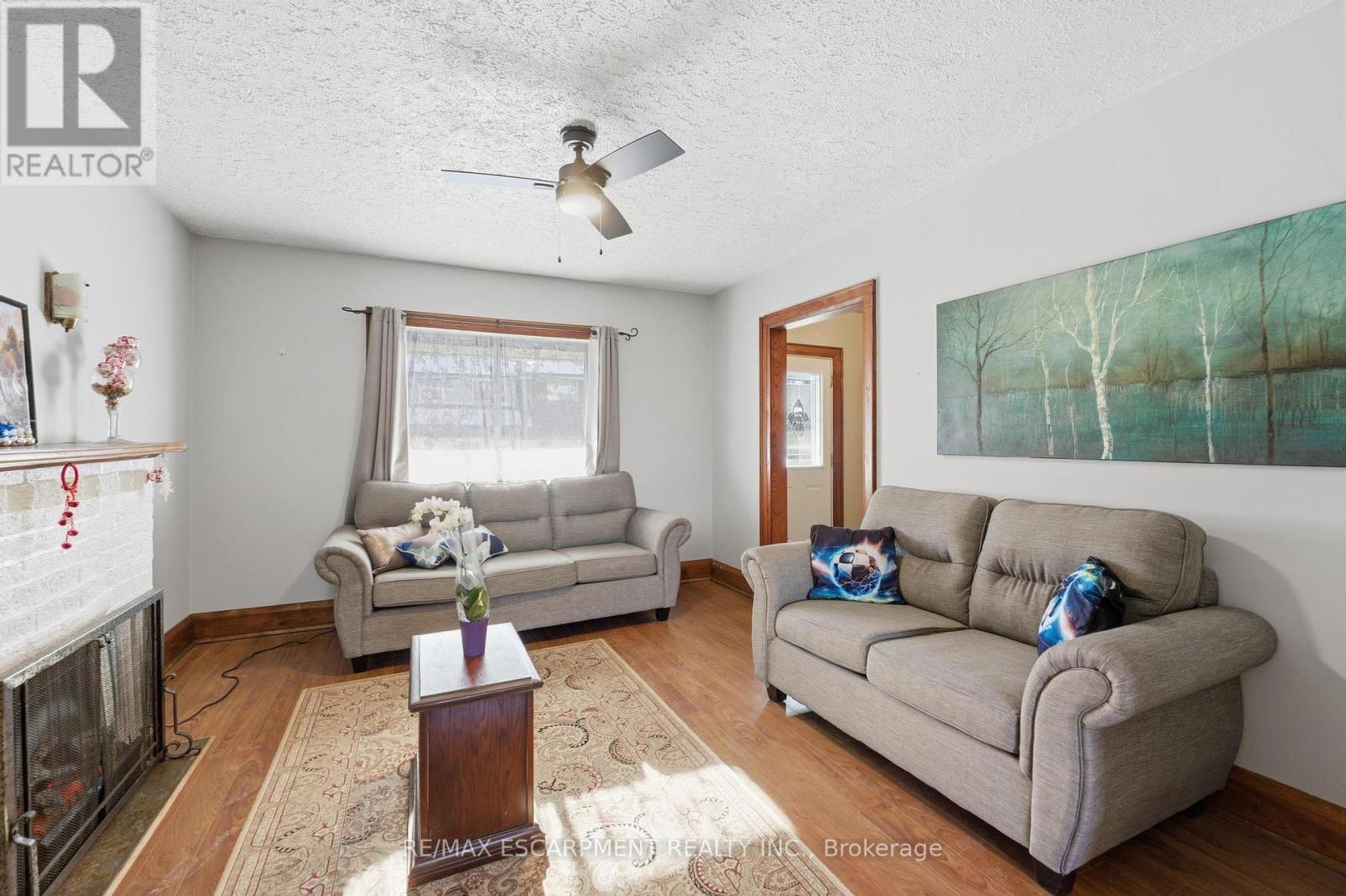24 Mahoney Avenue, Toronto, Ontario  M6M 2H4 - Photo 4 - W12633788