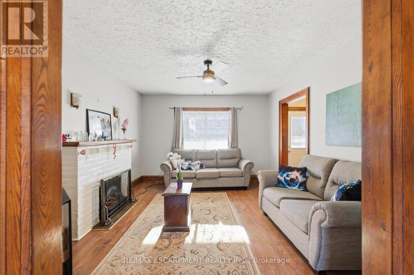 24 Mahoney Avenue, Toronto, Ontario  M6M 2H4 - Photo 5 - W12633788