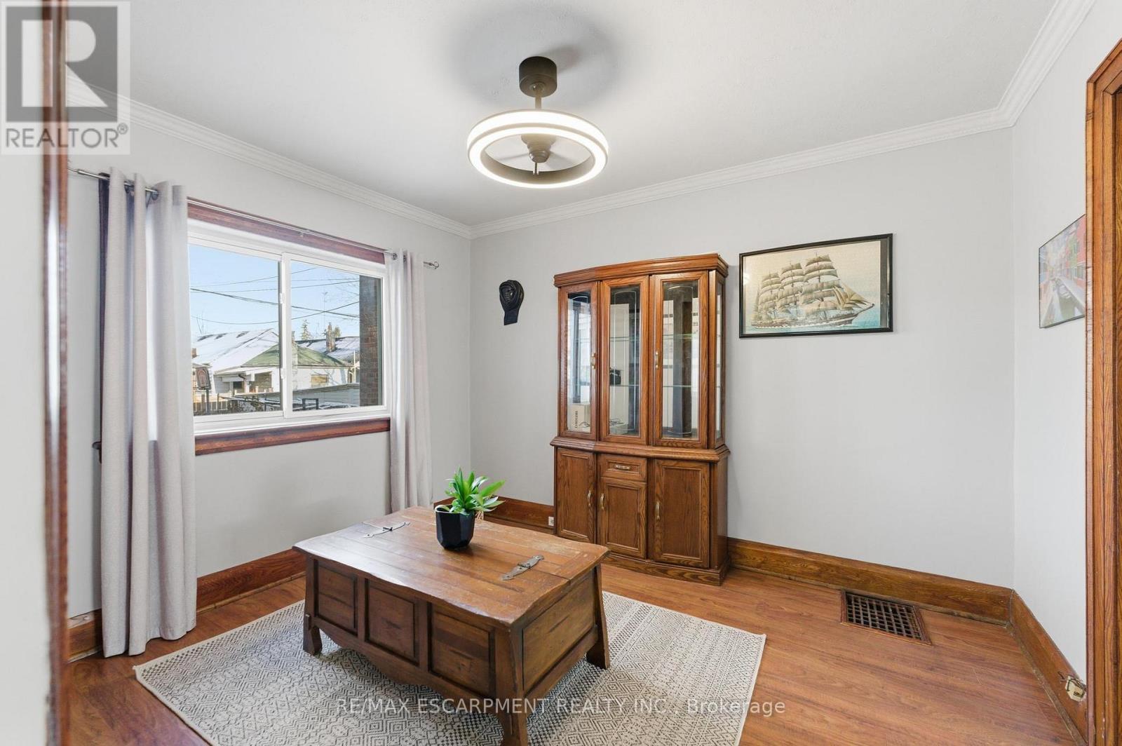 24 Mahoney Avenue, Toronto, Ontario  M6M 2H4 - Photo 8 - W12633788