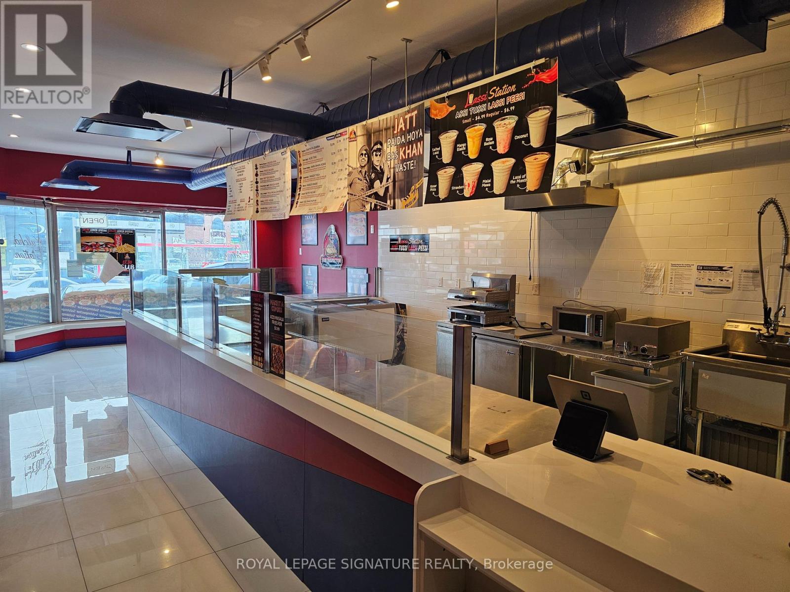 244 Queen Street E, Brampton (Queen Street Corridor), Ontario  L6V 1B8 - Photo 2 - W12633802