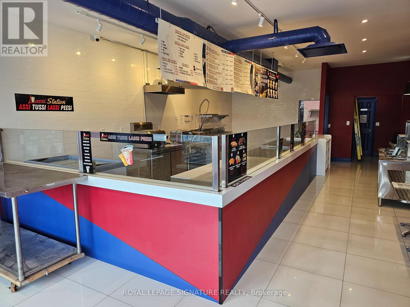 244 Queen Street E, Brampton (Queen Street Corridor), Ontario  L6V 1B8 - Photo 3 - W12633802