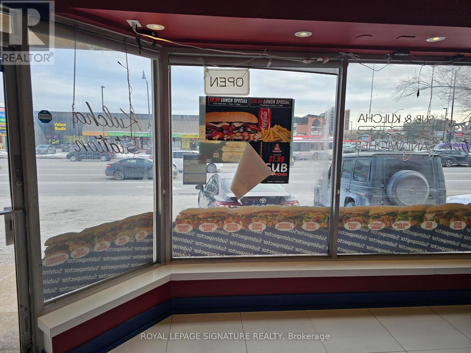 244 Queen Street E, Brampton (Queen Street Corridor), Ontario  L6V 1B8 - Photo 5 - W12633802