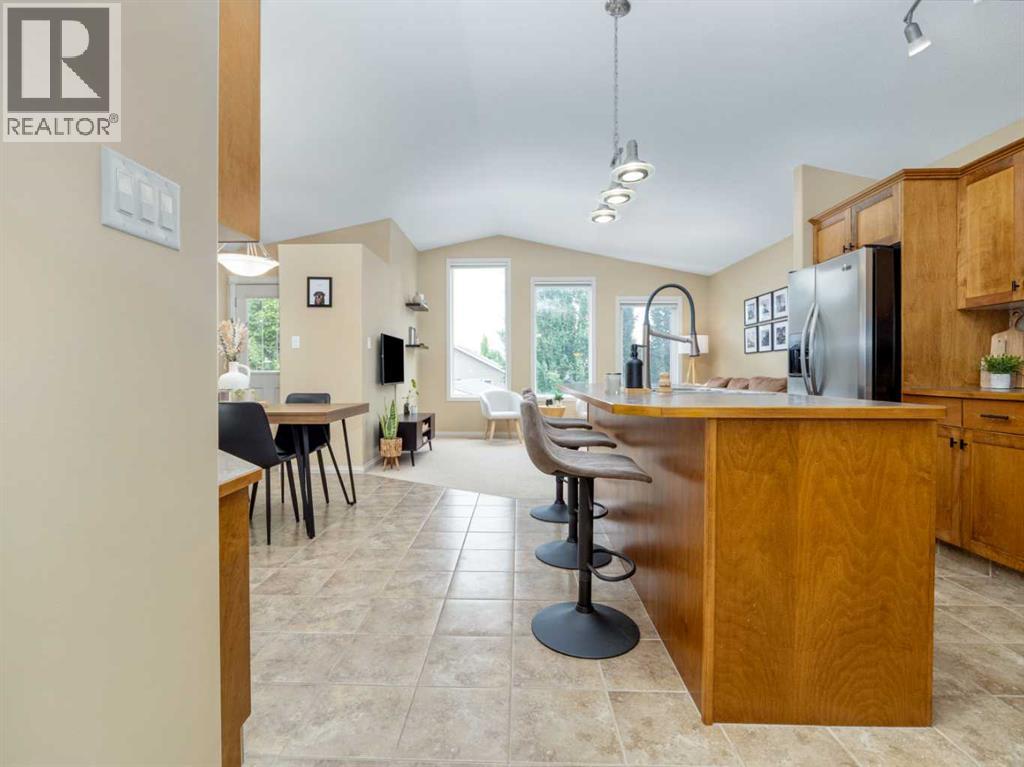 488 Silkstone Crescent W, Lethbridge, Alberta T1J 4C1 - Photo 5 - A2252844