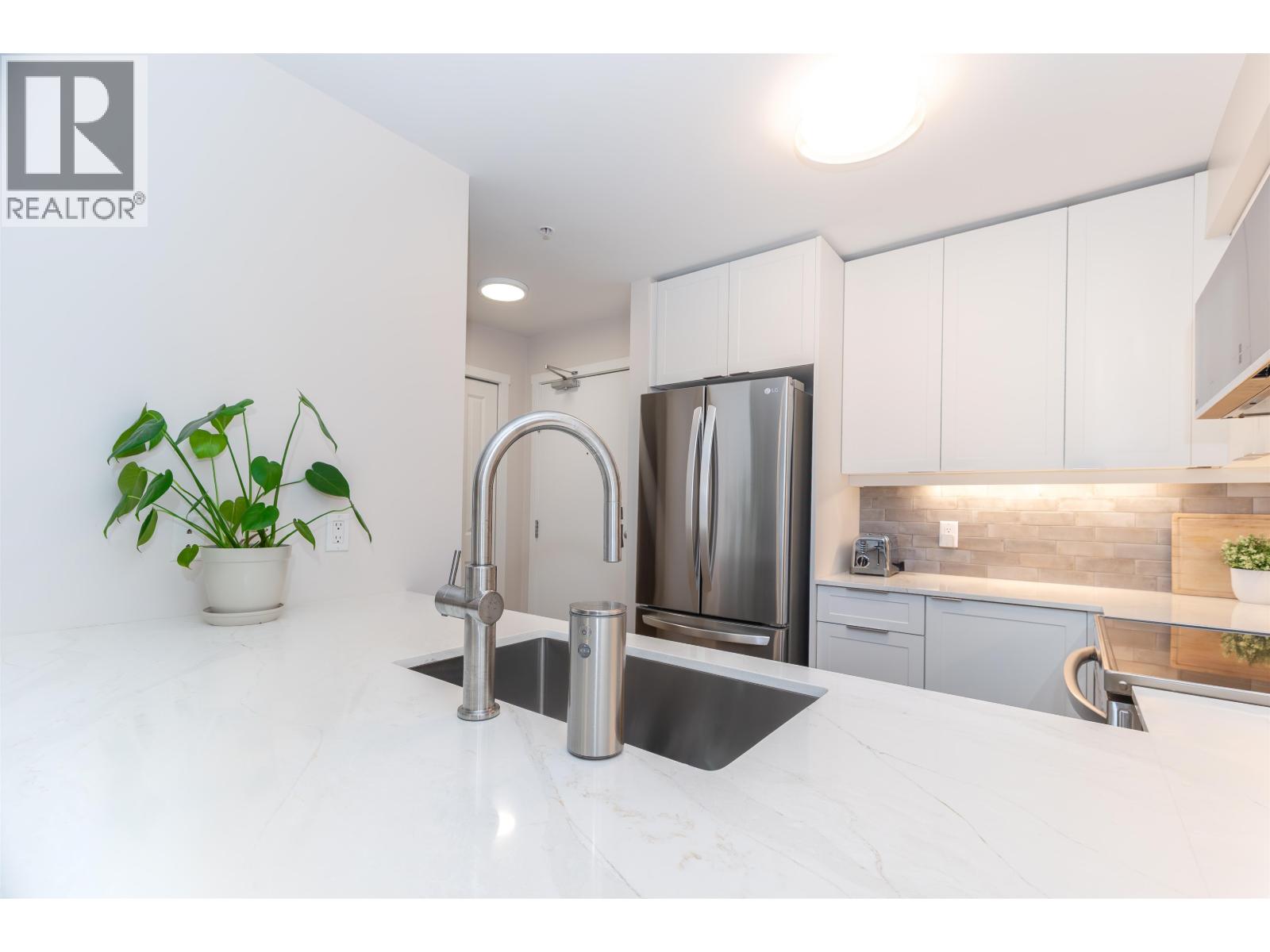 210 808 Sangster Place, New Westminster, British Columbia V3L 5W3 - Photo 8 - R3070229