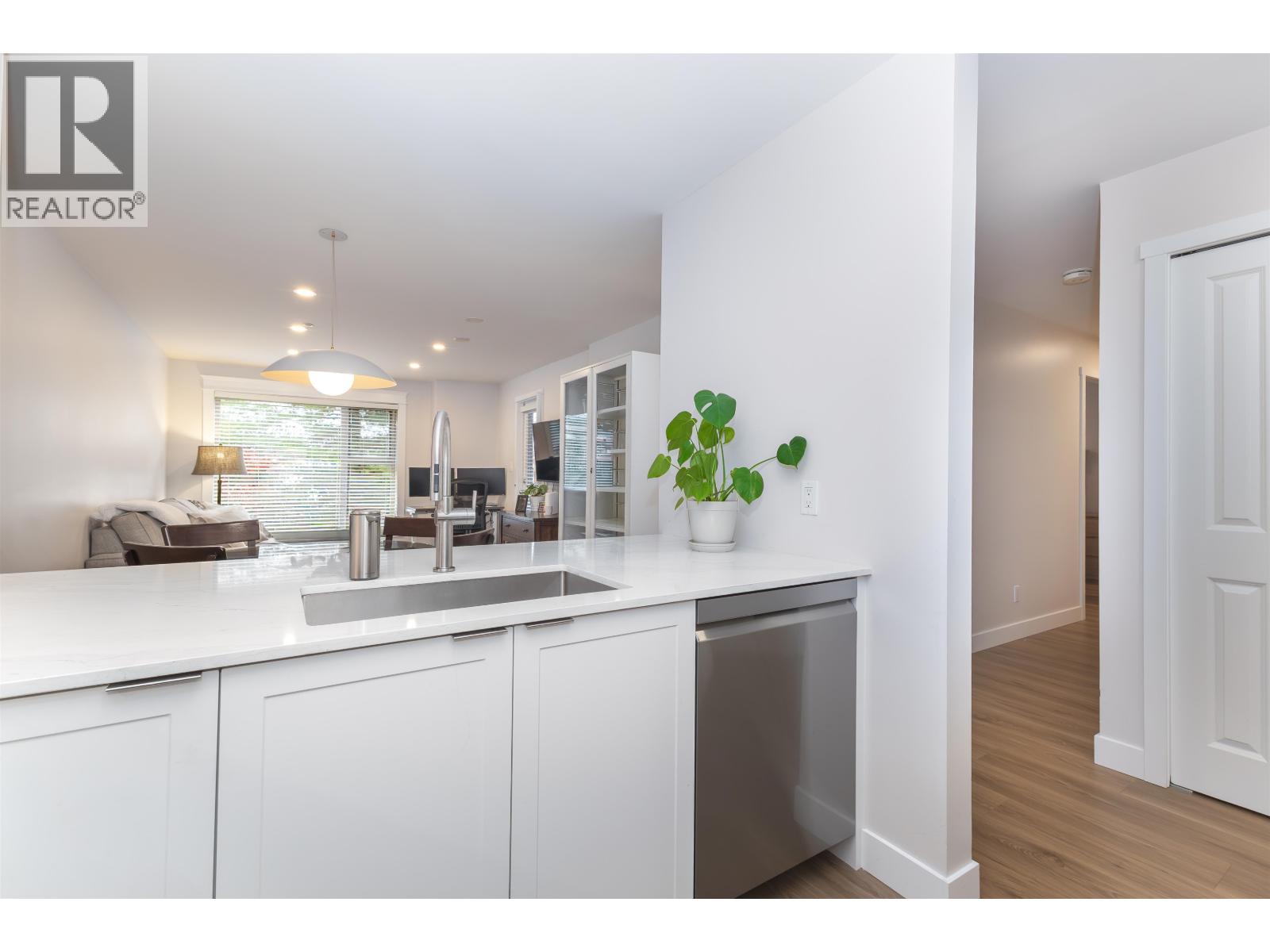 210 808 Sangster Place, New Westminster, British Columbia V3L 5W3 - Photo 7 - R3070229