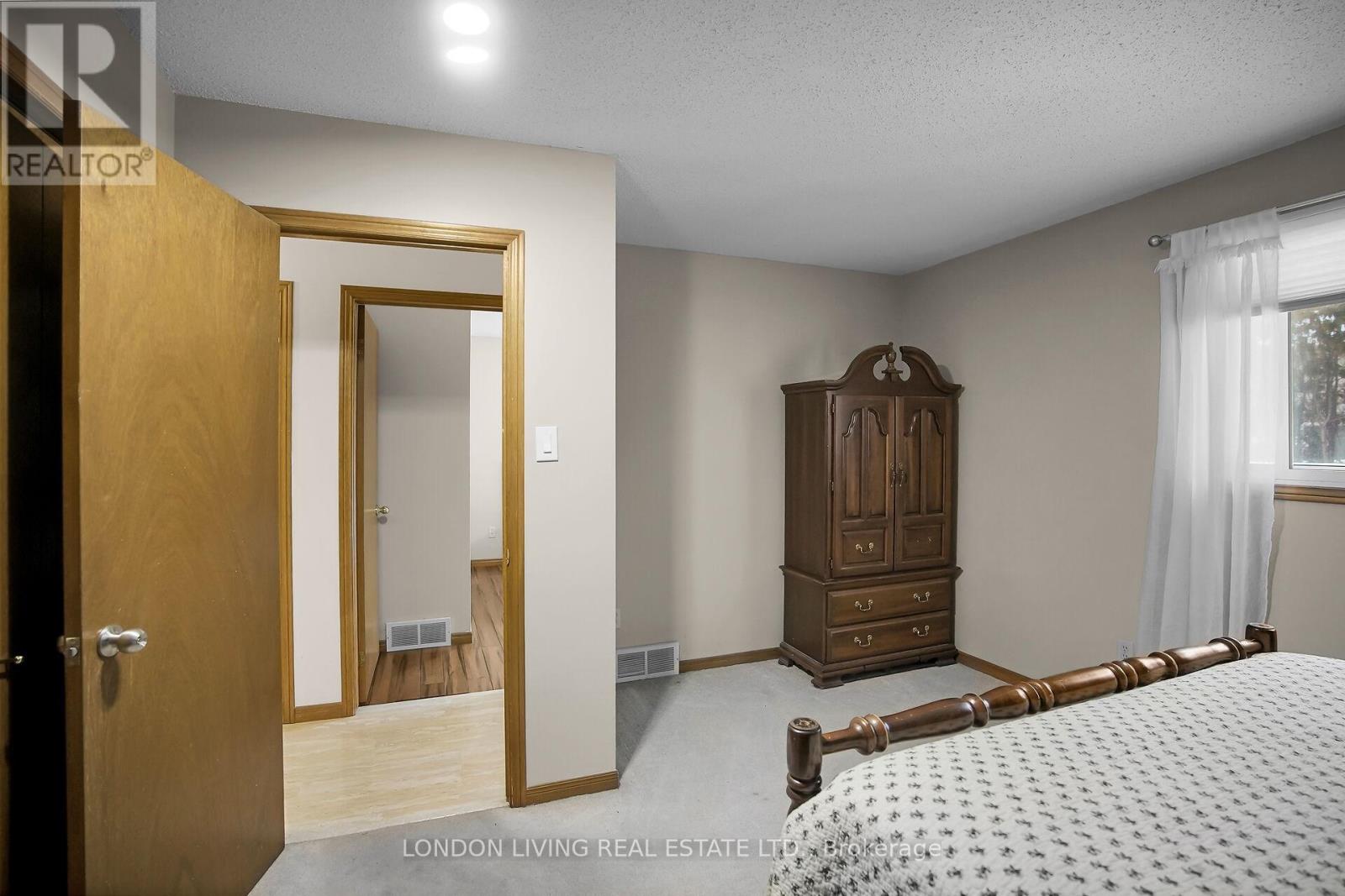 42 Bourbon Lane, London East, Ontario  N5V 4B2 - Photo 10 - X12633932