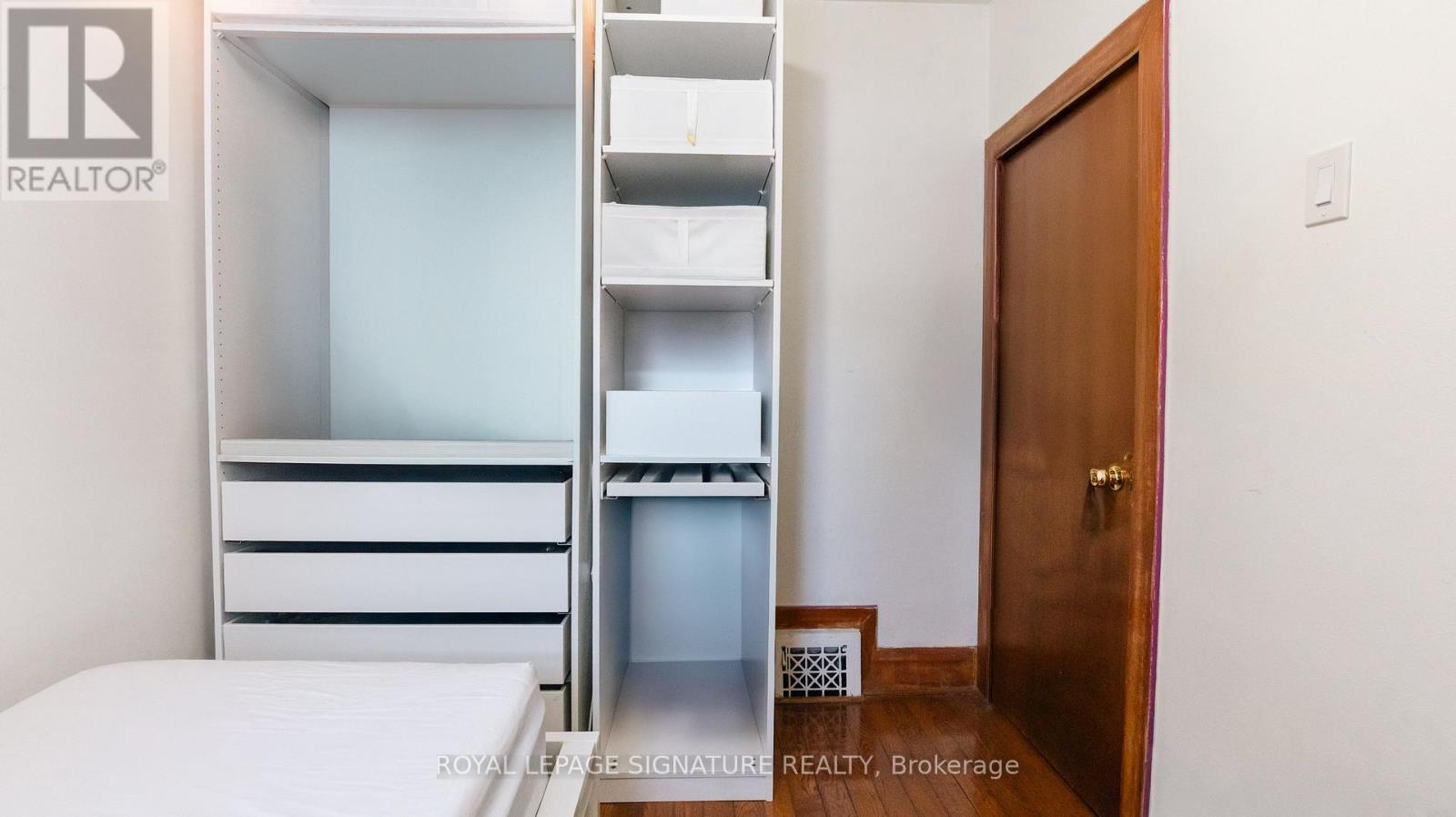 81 Lambton Avenue, Toronto, Ontario  M6N 2S4 - Photo 12 - W12631780