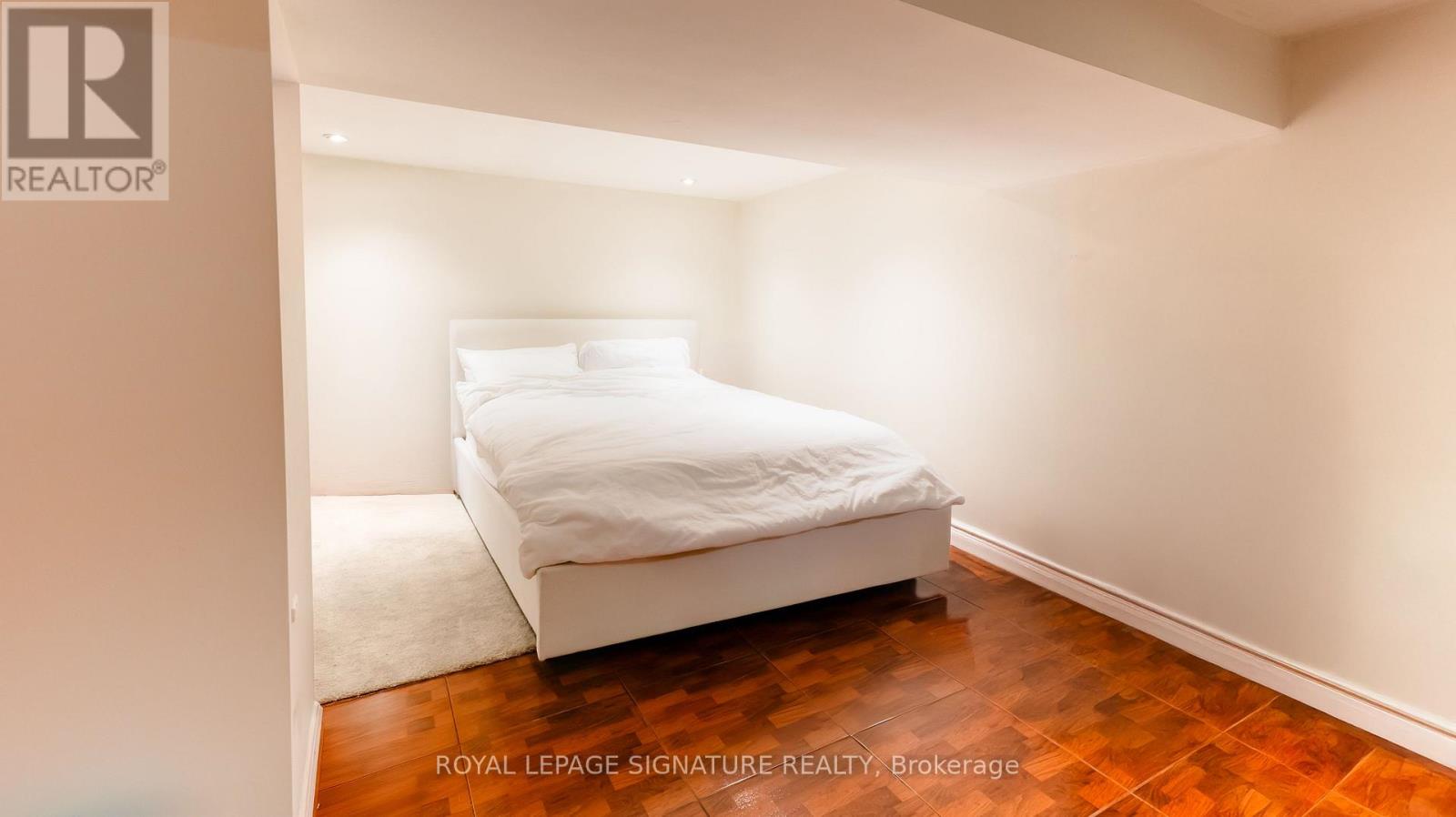 81 Lambton Avenue, Toronto, Ontario  M6N 2S4 - Photo 16 - W12631780