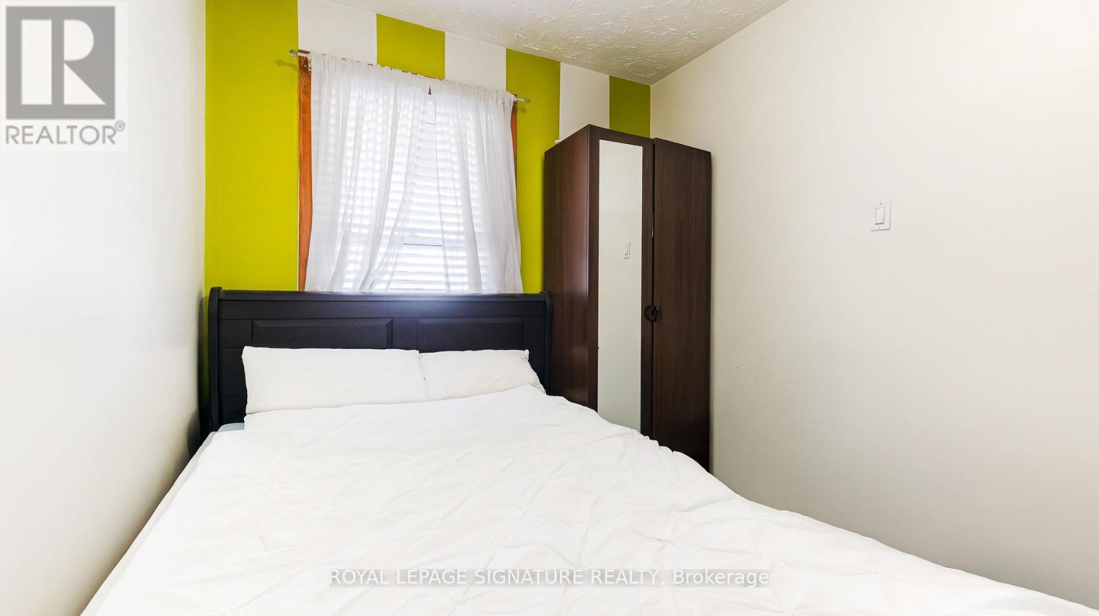 81 Lambton Avenue, Toronto, Ontario  M6N 2S4 - Photo 9 - W12631780