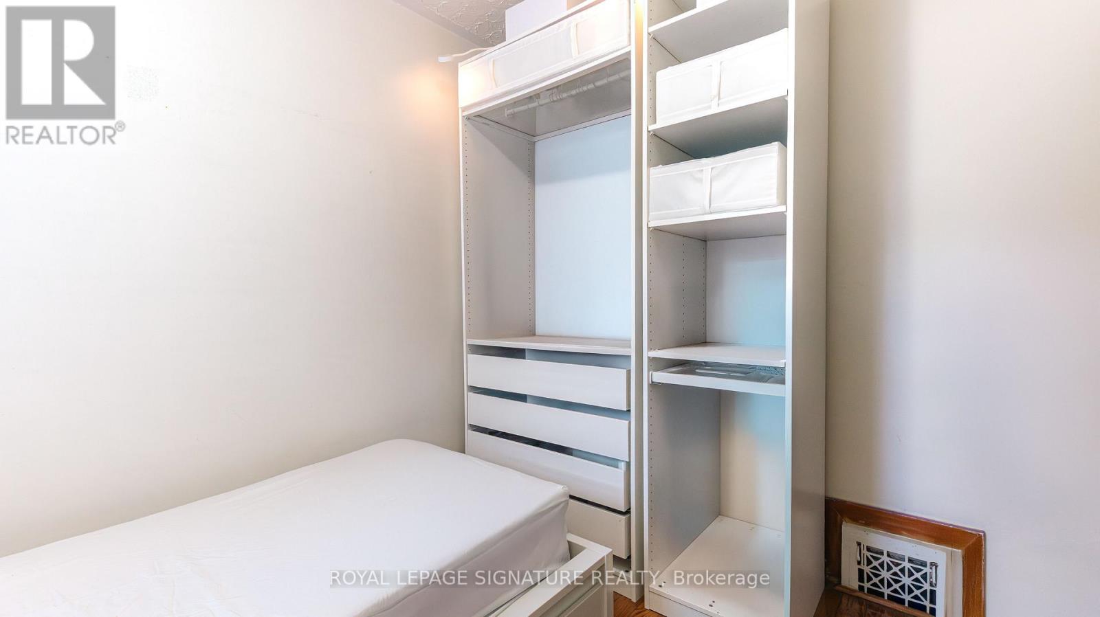 81 Lambton Avenue, Toronto, Ontario  M6N 2S4 - Photo 11 - W12631780