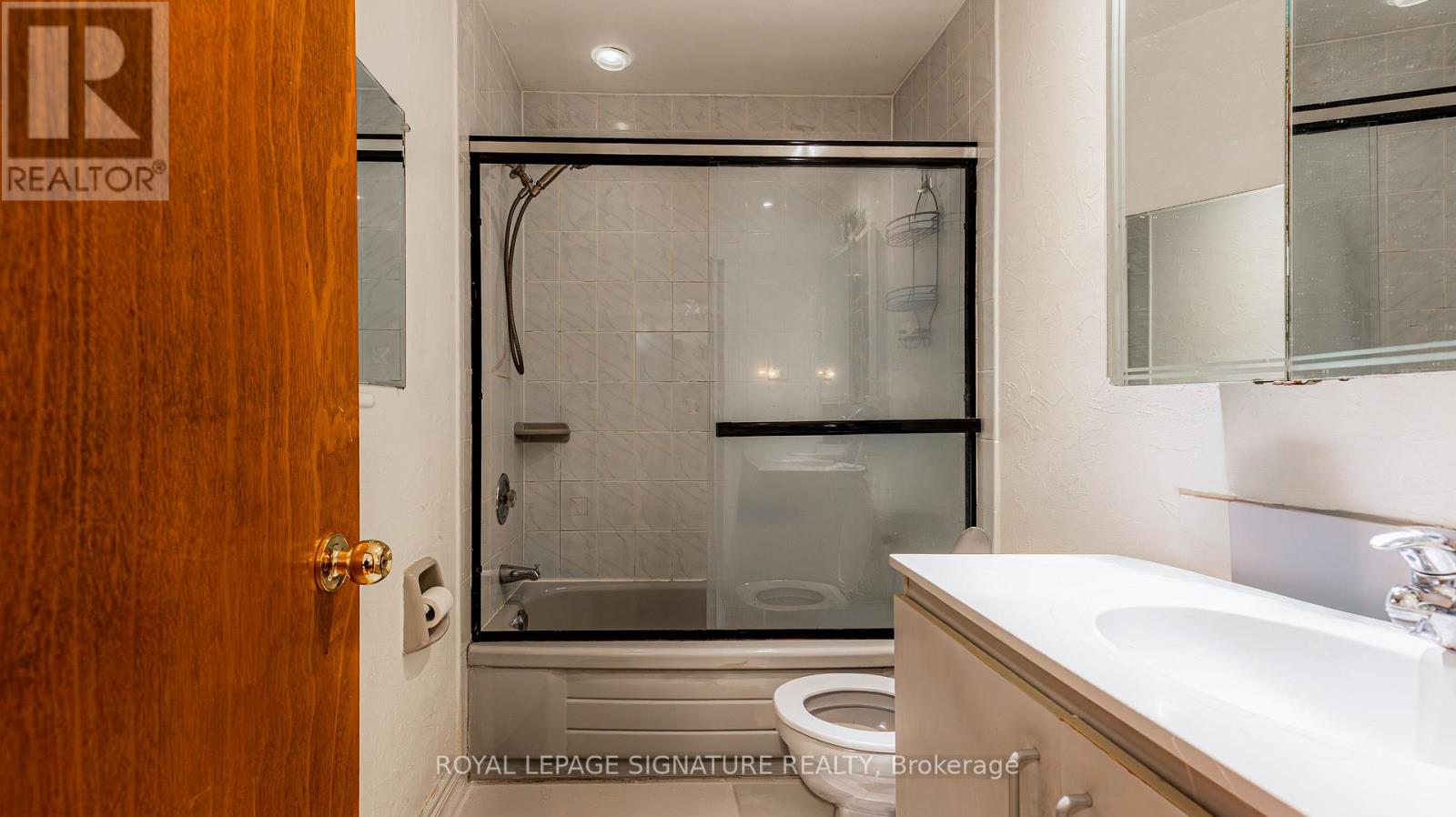 81 Lambton Avenue, Toronto, Ontario  M6N 2S4 - Photo 13 - W12631780