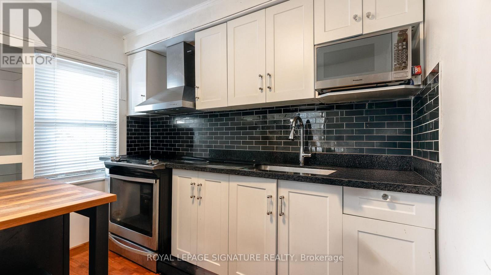 81 Lambton Avenue, Toronto, Ontario  M6N 2S4 - Photo 6 - W12631780