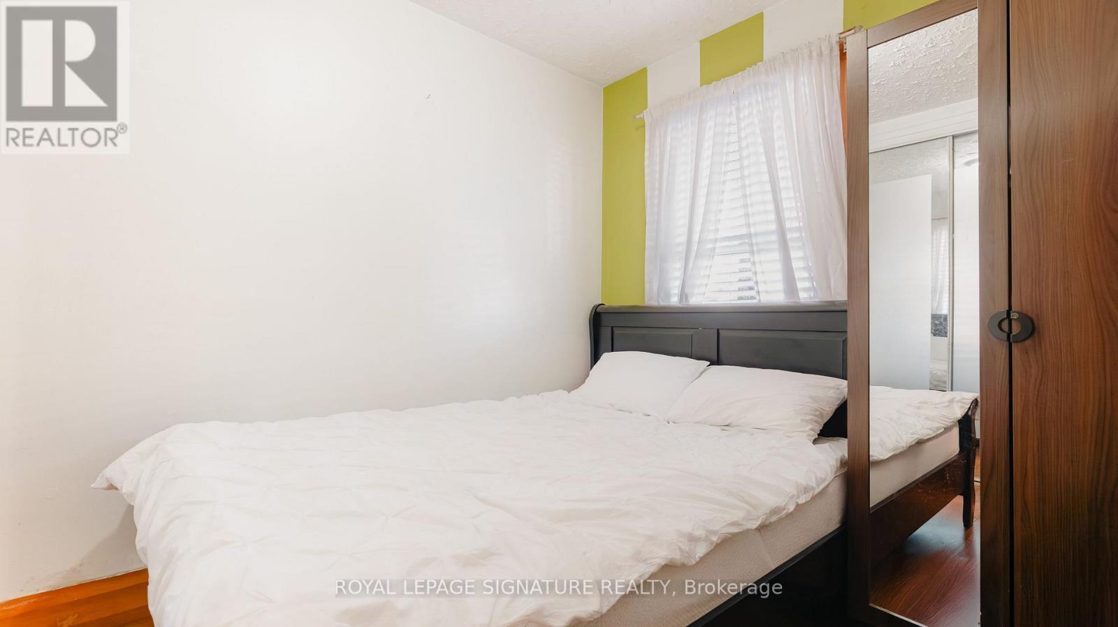 81 Lambton Avenue, Toronto, Ontario  M6N 2S4 - Photo 7 - W12631780