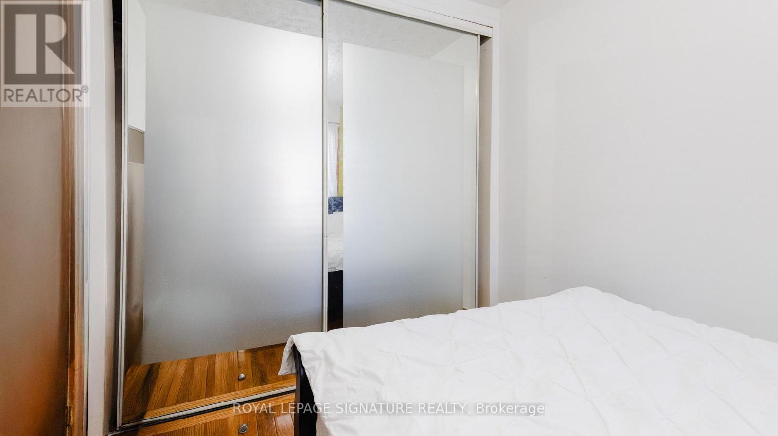 81 Lambton Avenue, Toronto, Ontario  M6N 2S4 - Photo 8 - W12631780