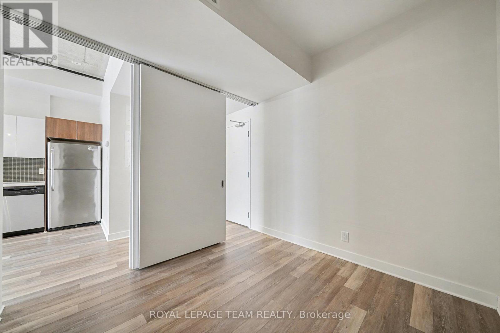 732 - 340 Mcleod Street, Ottawa, Ontario  K2P 1A4 - Photo 3 - X12633846