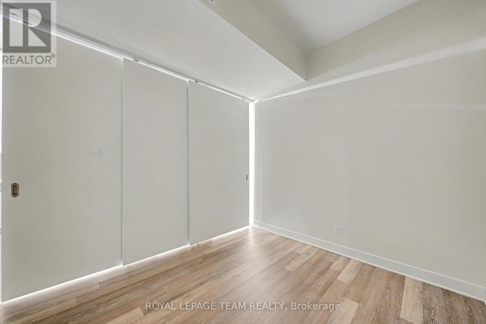 732 - 340 Mcleod Street, Ottawa, Ontario  K2P 1A4 - Photo 4 - X12633846