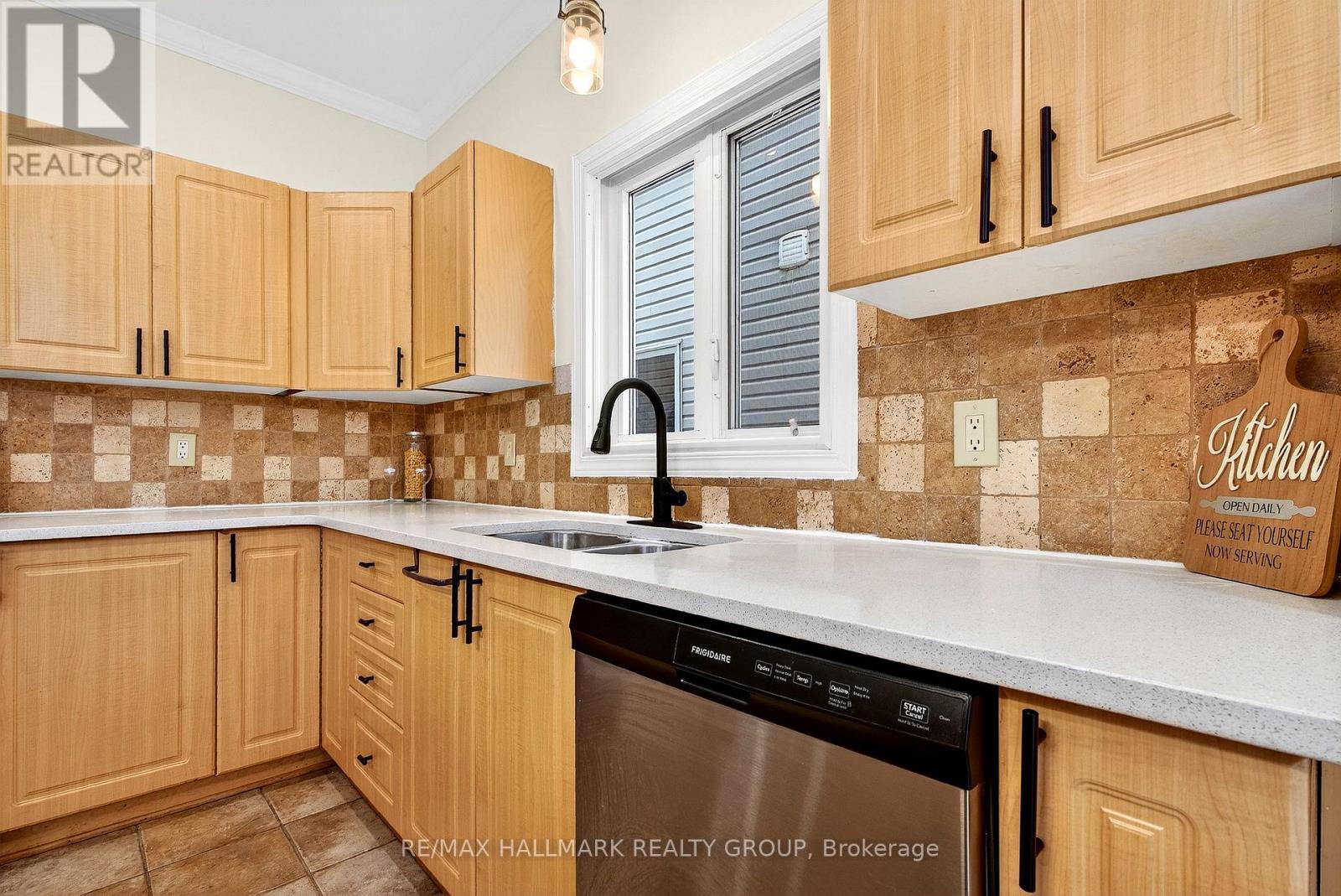 143 Borealis Crescent, Ottawa, Ontario K1K 4T9 - Photo 13 - X12633882