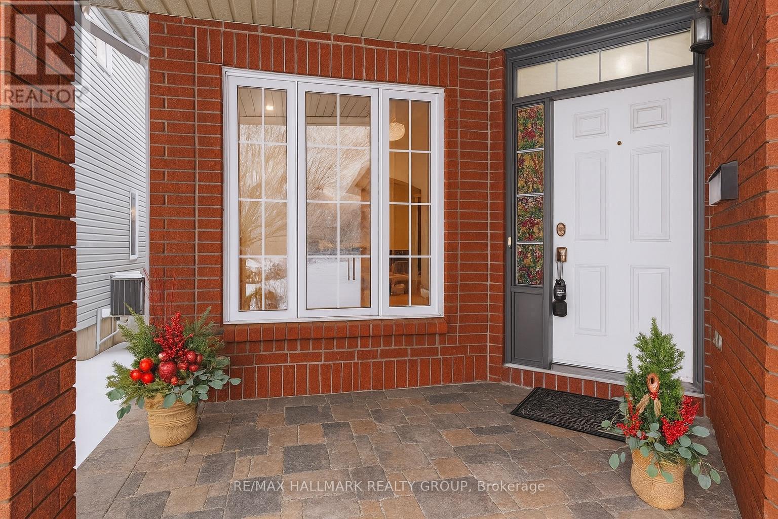 143 Borealis Crescent, Ottawa, Ontario K1K 4T9 - Photo 2 - X12633882