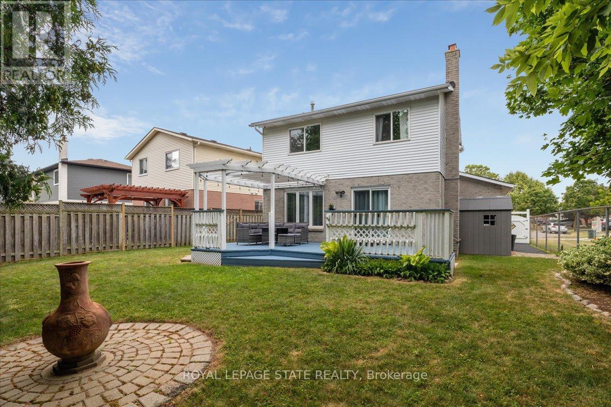 22 Merritt Crescent, Grimsby (Grimsby West), Ontario  L3M 4X5 - Photo 8 - X12434580