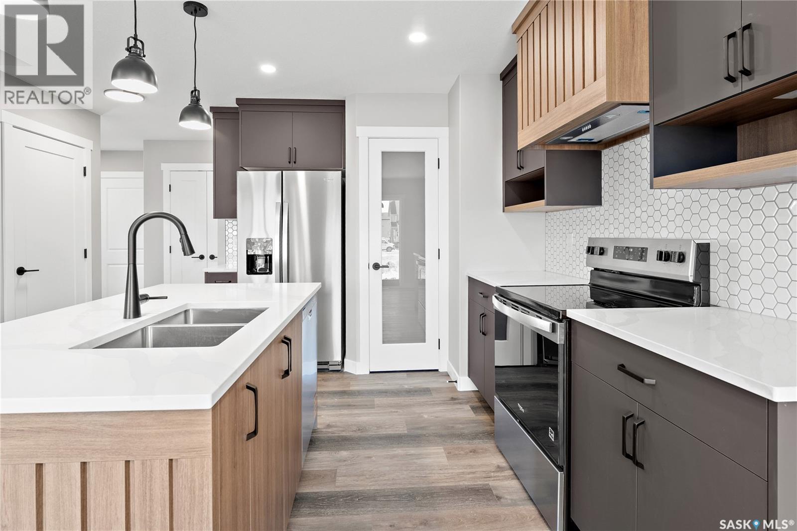 411 Kinloch Crescent, Saskatoon, Saskatchewan  S7M 5N8 - Photo 5 - SK020235