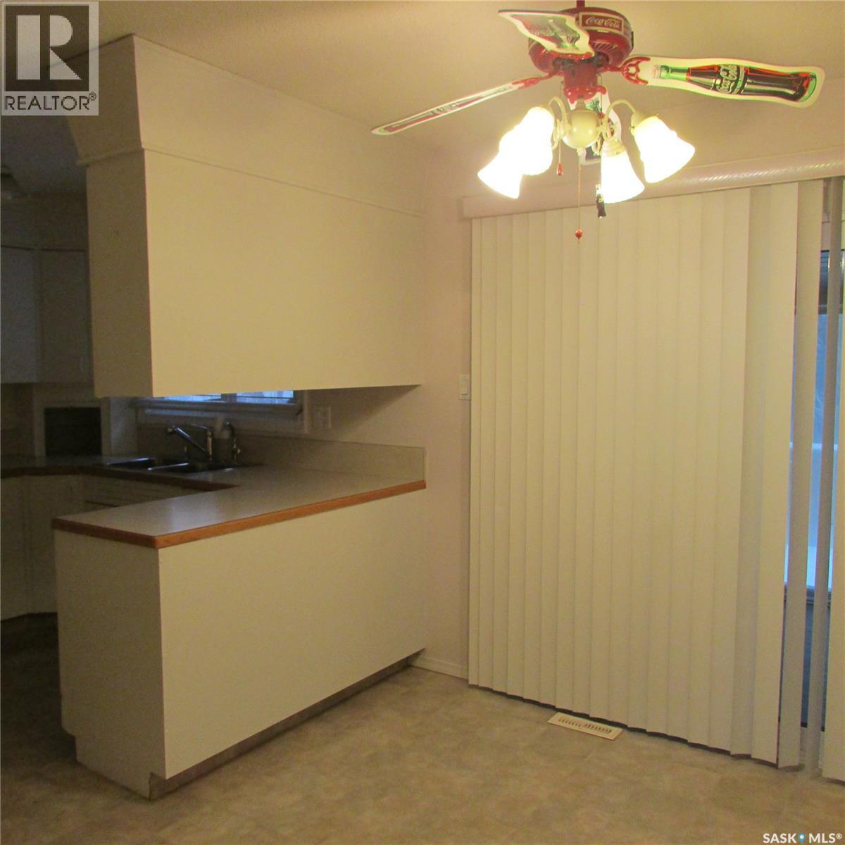 11 Watts Bay, Regina, Saskatchewan  S4N 5G6 - Photo 5 - SK025639