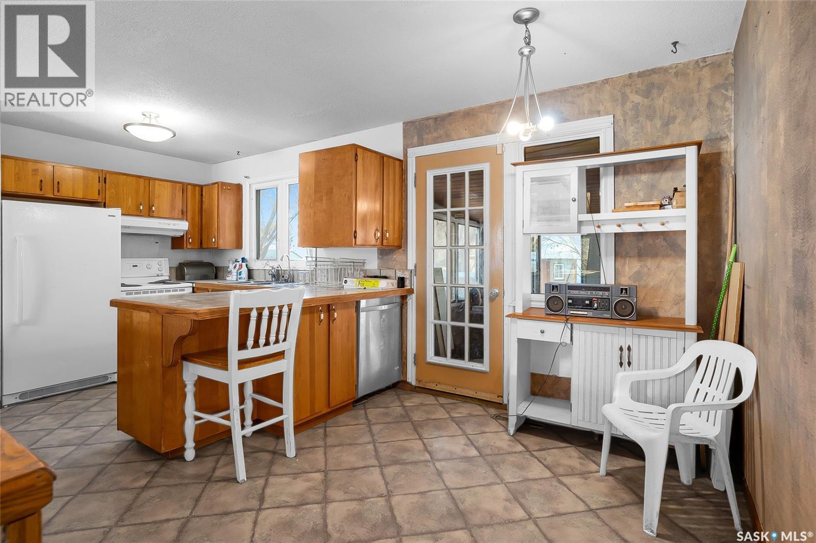 327 1st Avenue E, Blaine Lake, Saskatchewan  S0J 0J0 - Photo 10 - SK025637