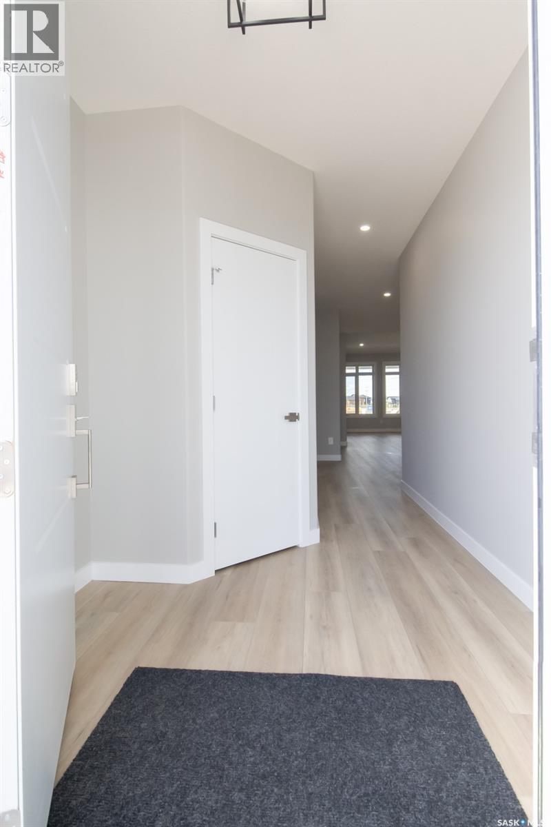 635 Kenaschuk Crescent, Saskatoon, Saskatchewan  S7W 0Y4 - Photo 3 - SK025573