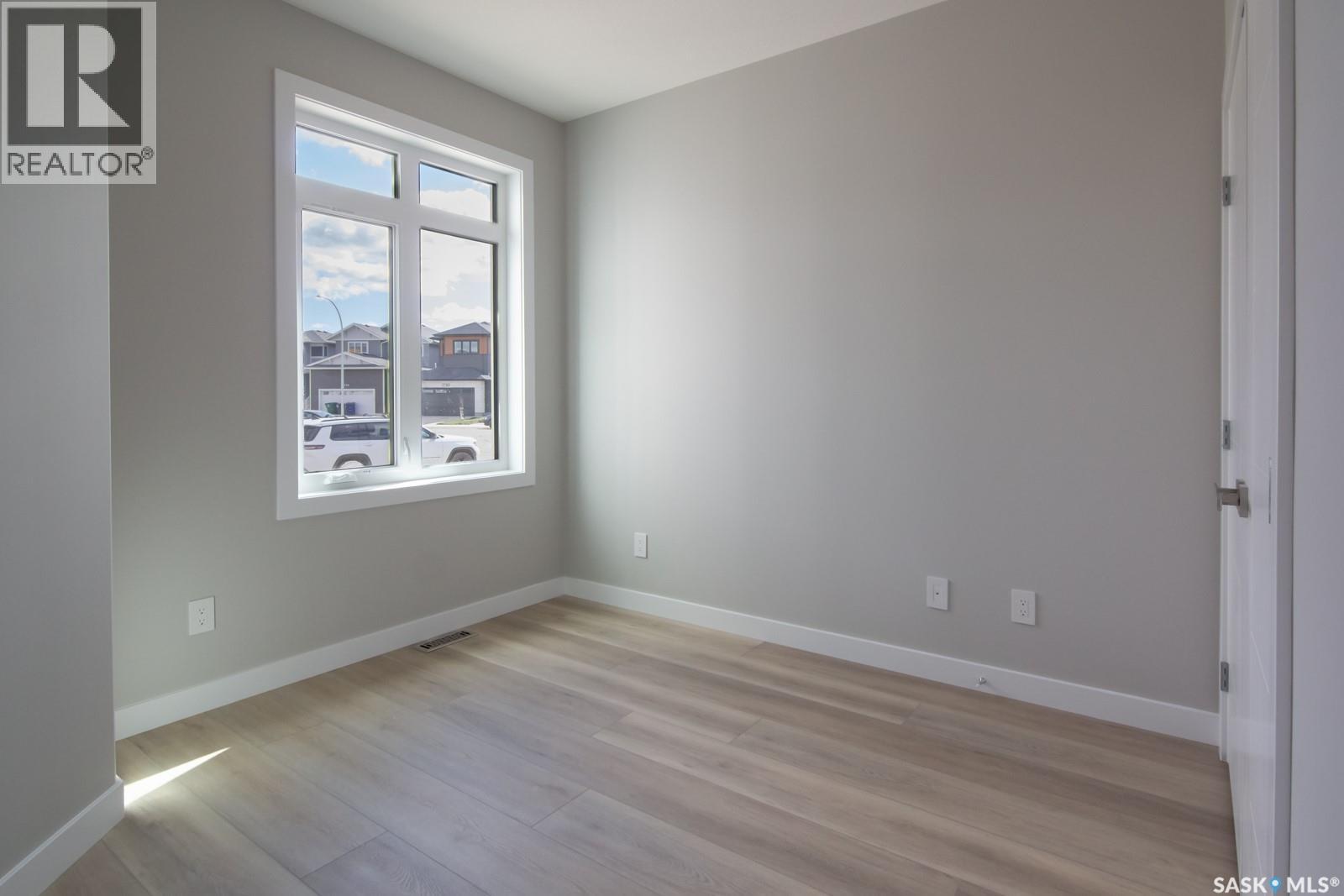 635 Kenaschuk Crescent, Saskatoon, Saskatchewan  S7W 0Y4 - Photo 4 - SK025573