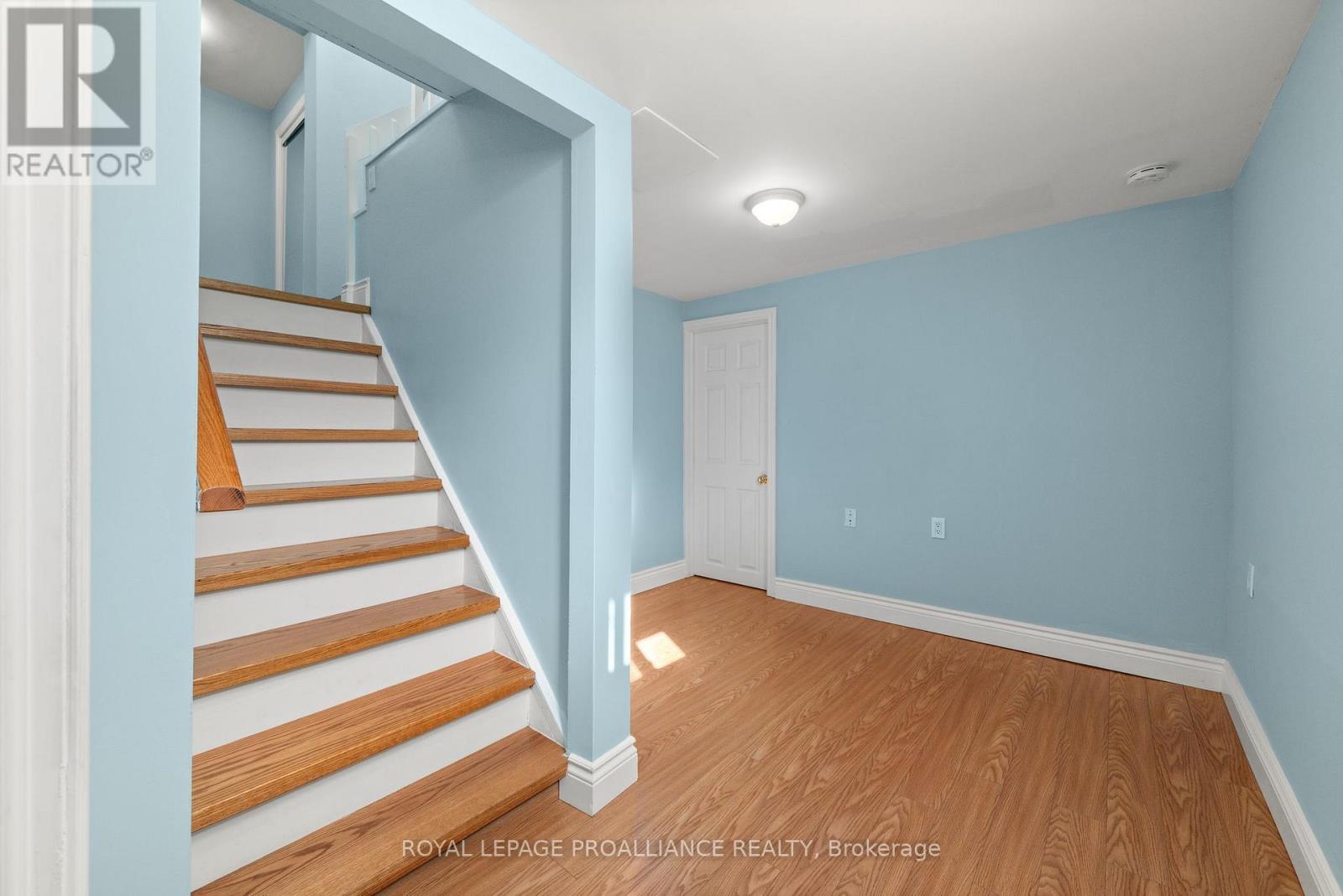 317 Sidney Street, Quinte West, Ontario  K8V 2V1 - Photo 35 - X12400387