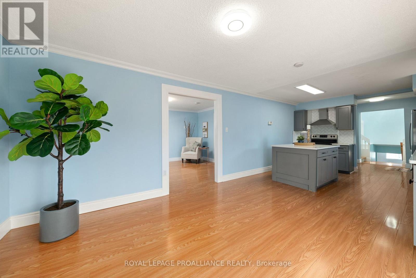 317 Sidney Street, Quinte West, Ontario  K8V 2V1 - Photo 15 - X12400387