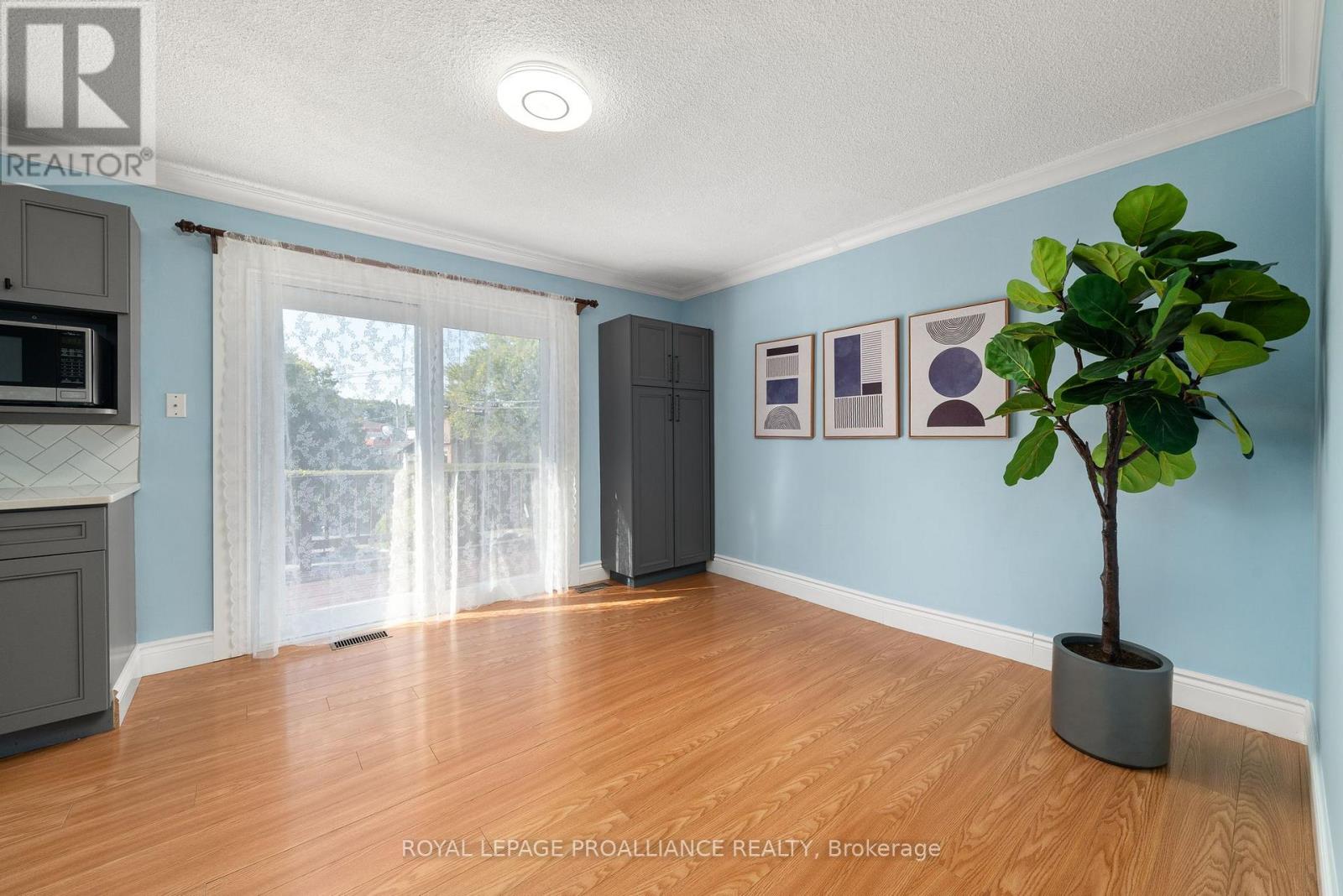 317 Sidney Street, Quinte West, Ontario  K8V 2V1 - Photo 14 - X12400387