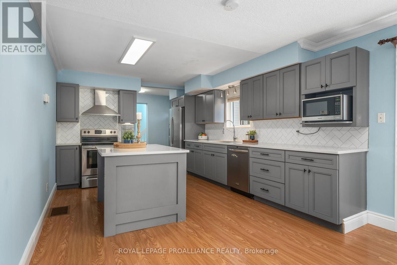 317 Sidney Street, Quinte West, Ontario  K8V 2V1 - Photo 16 - X12400387