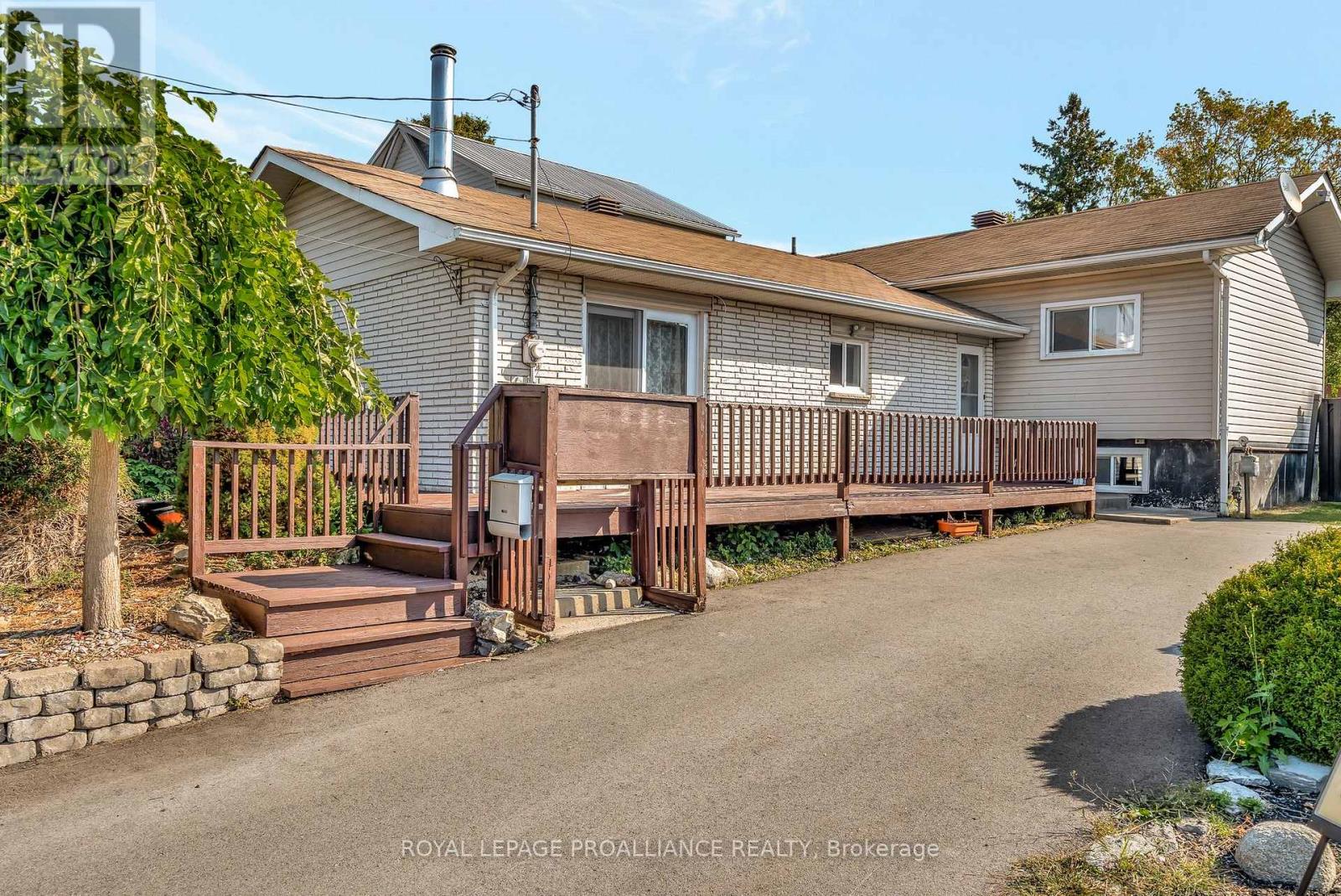 317 Sidney Street, Quinte West, Ontario  K8V 2V1 - Photo 5 - X12400387