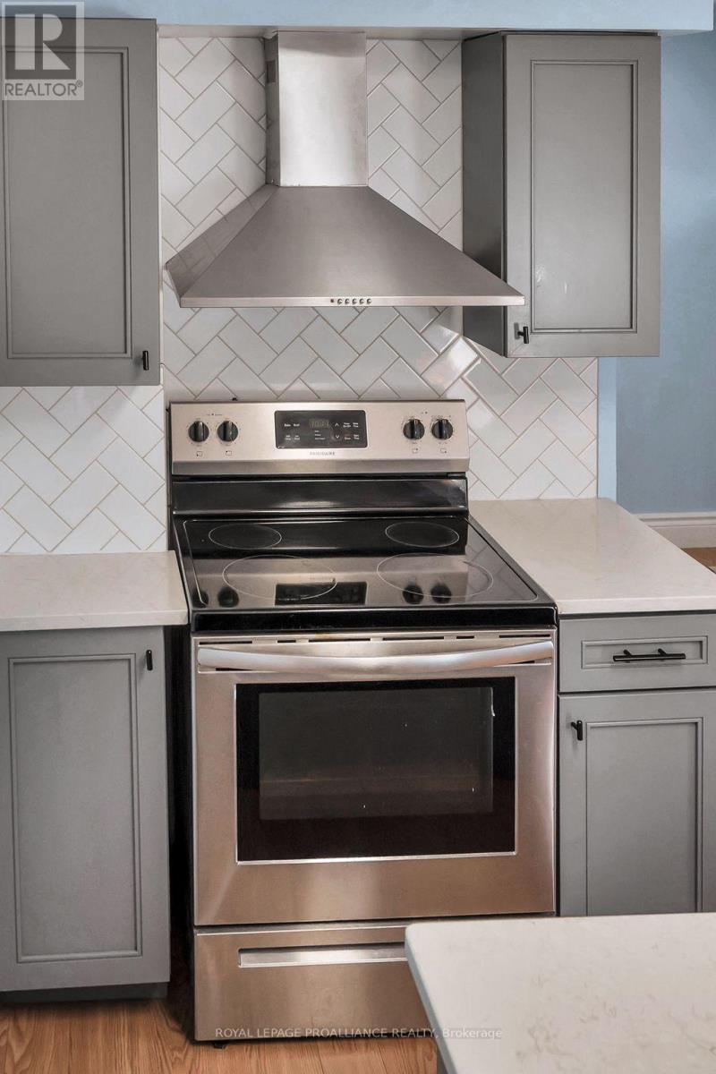 317 Sidney Street, Quinte West, Ontario  K8V 2V1 - Photo 22 - X12400387