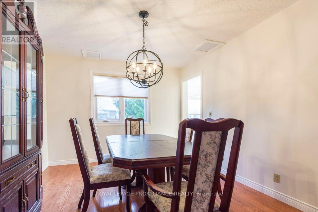 37 Dungannon Drive, Belleville (Belleville Ward), Ontario  K8P 5E7 - Photo 10 - X12491006