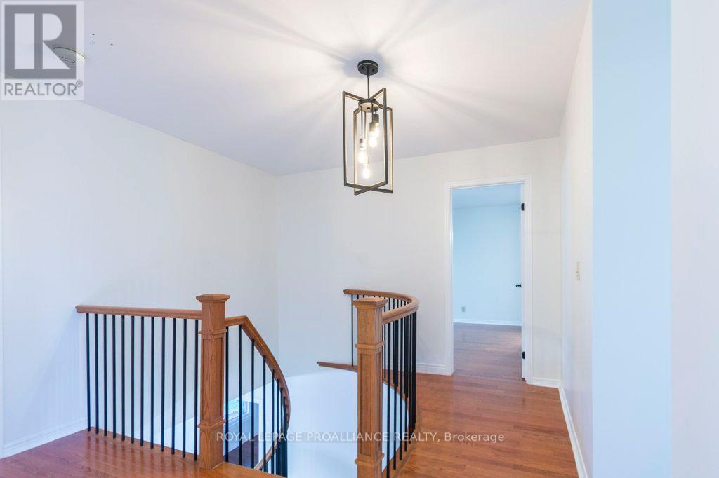 37 Dungannon Drive, Belleville (Belleville Ward), Ontario  K8P 5E7 - Photo 22 - X12491006