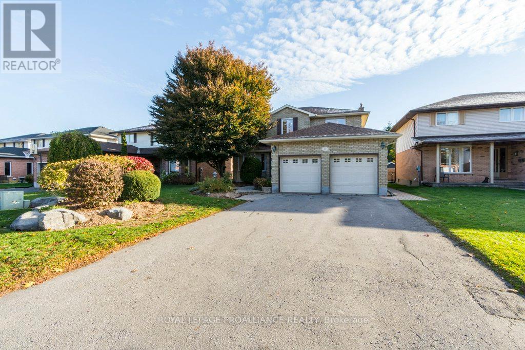 37 Dungannon Drive, Belleville (Belleville Ward), Ontario  K8P 5E7 - Photo 5 - X12491006