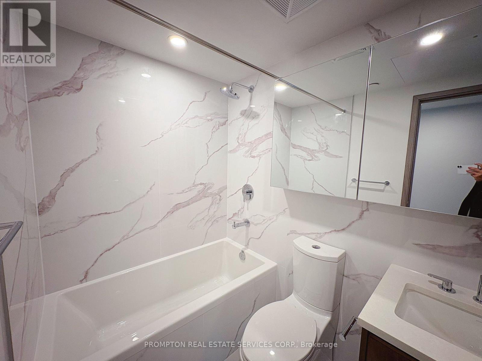 7105 - 3 Concord Cityplace Way, Toronto, Ontario  M5V 0X4 - Photo 6 - C12633928