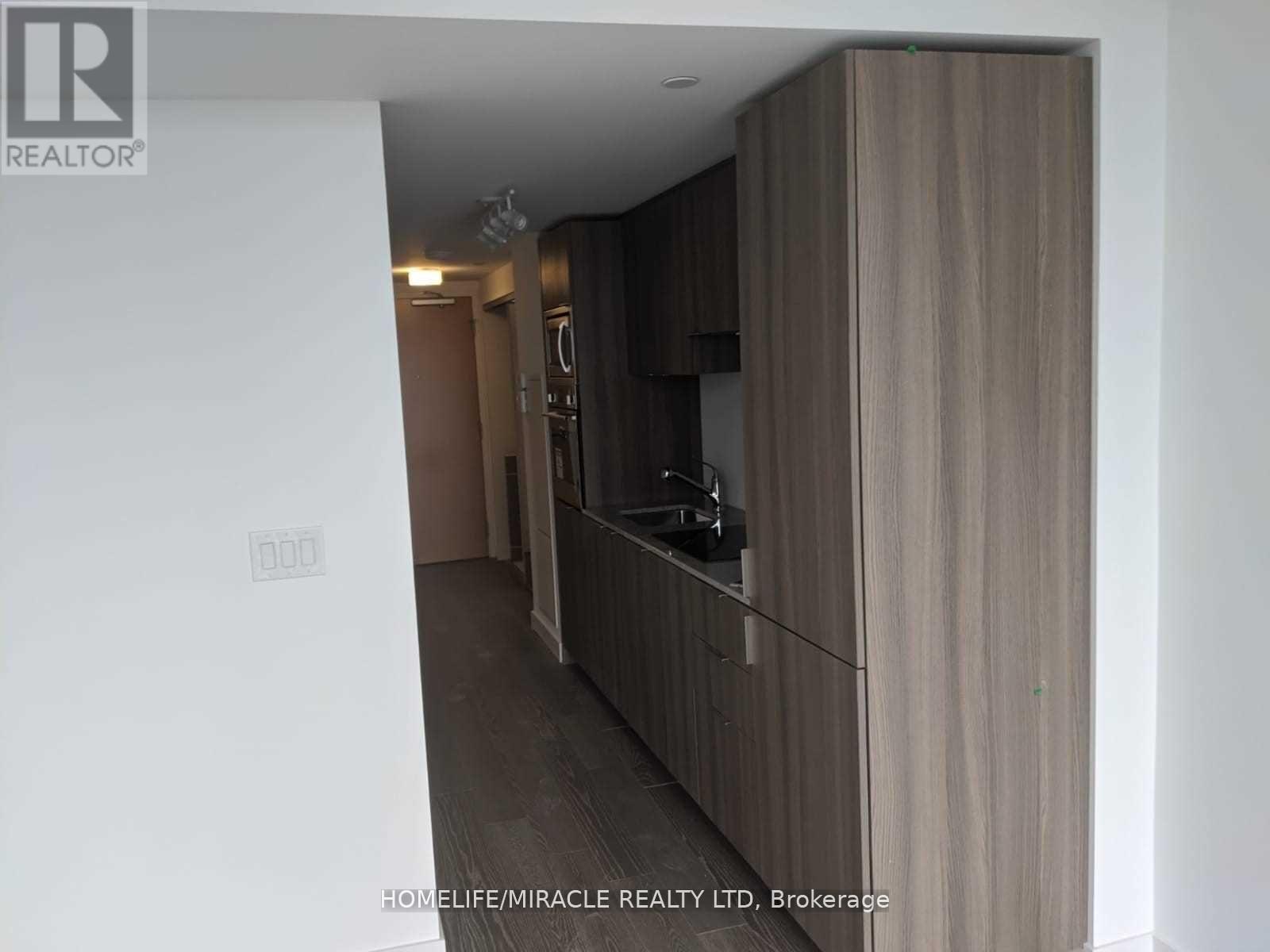 4910 - 11 Wellesley Street W, Toronto, Ontario  M4Y 0G4 - Photo 5 - C12633966