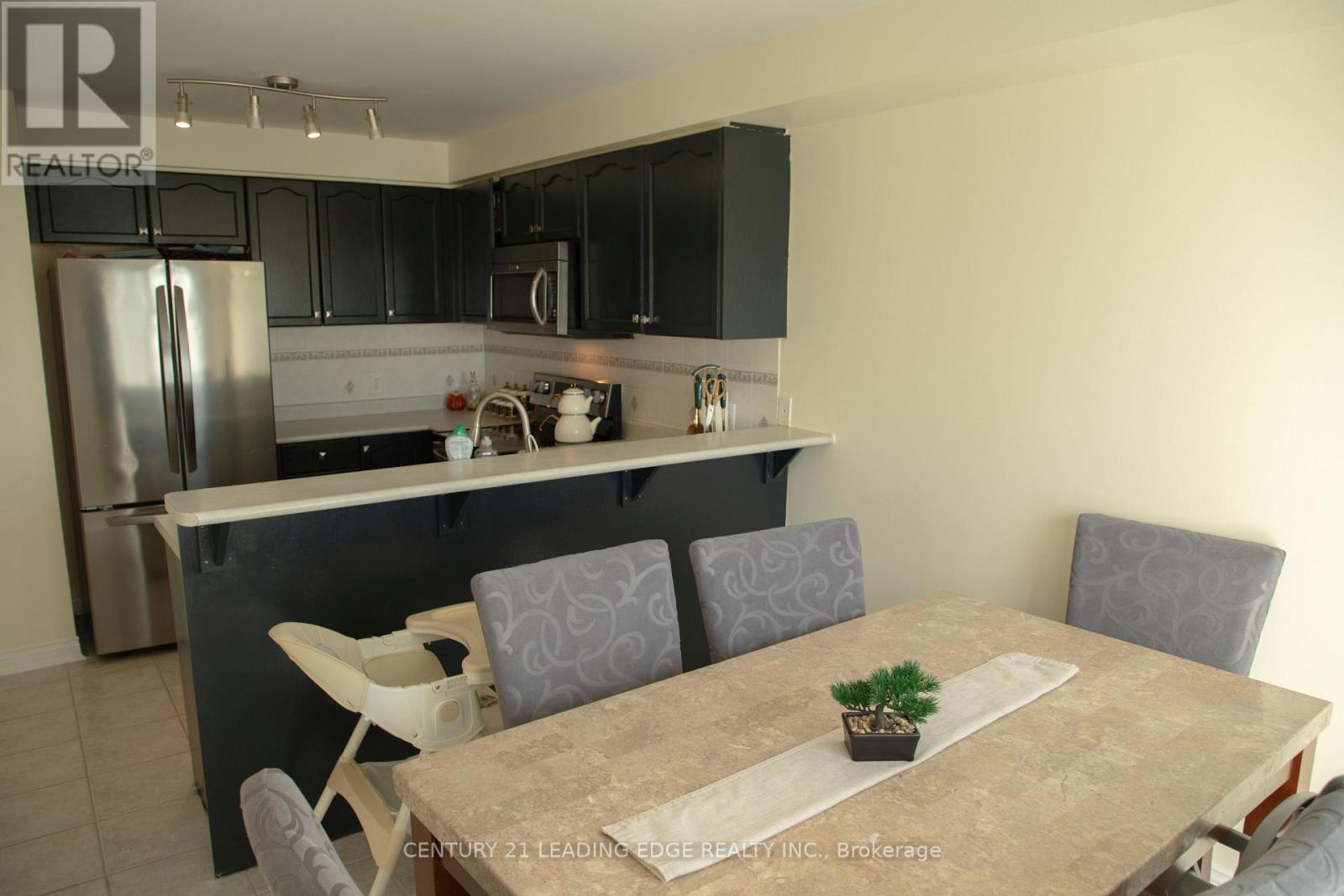 157 Dooley Crescent, Ajax (Northwest Ajax), Ontario  L1T 4J6 - Photo 9 - E12633852