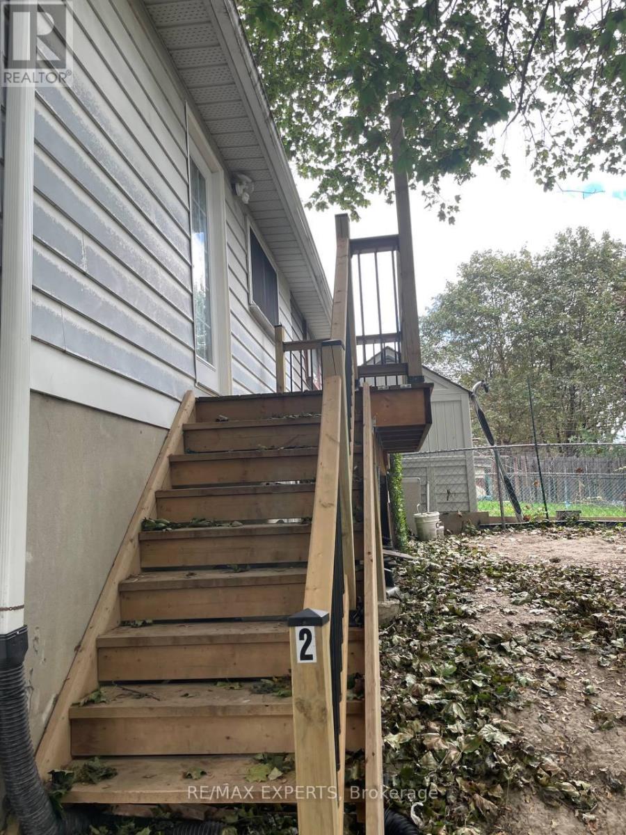 UNIT 2 - 143 CHESTER LE BOULEVARD, Toronto, Ontario