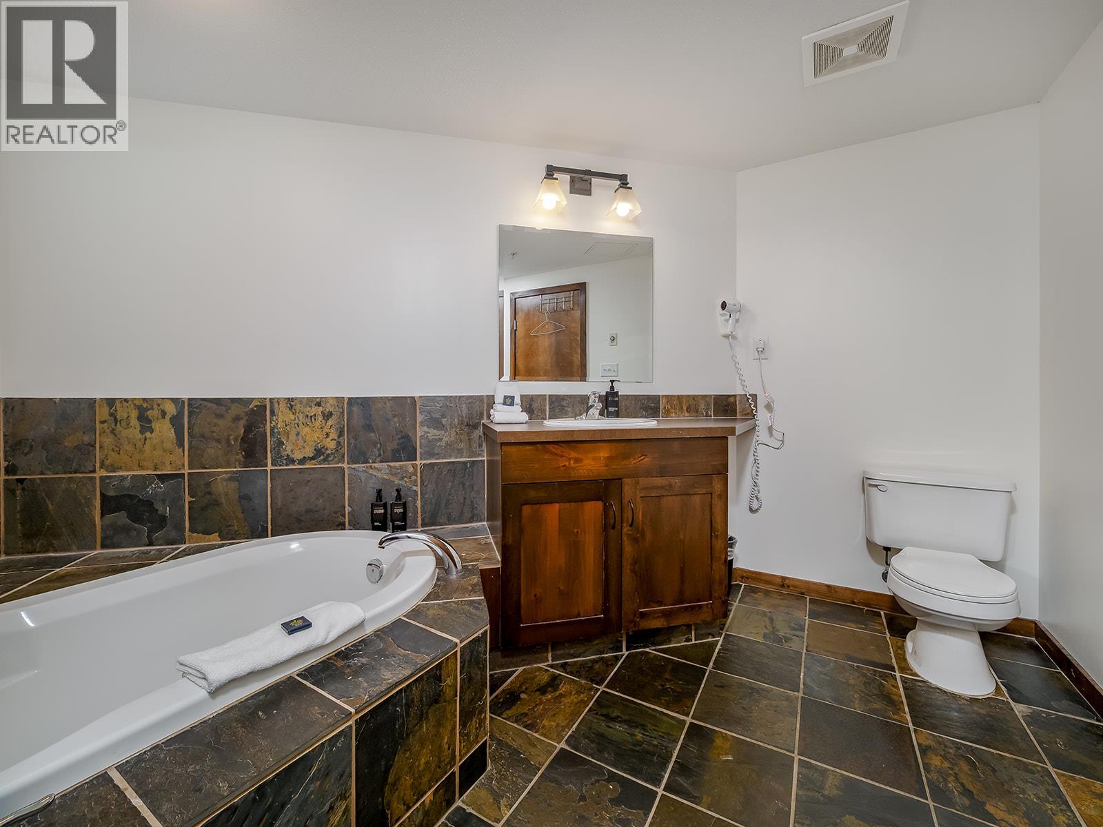 1545 Kicking Horse Trail Unit# 307, Golden, British Columbia  V0A 1H2 - Photo 14 - 10359409