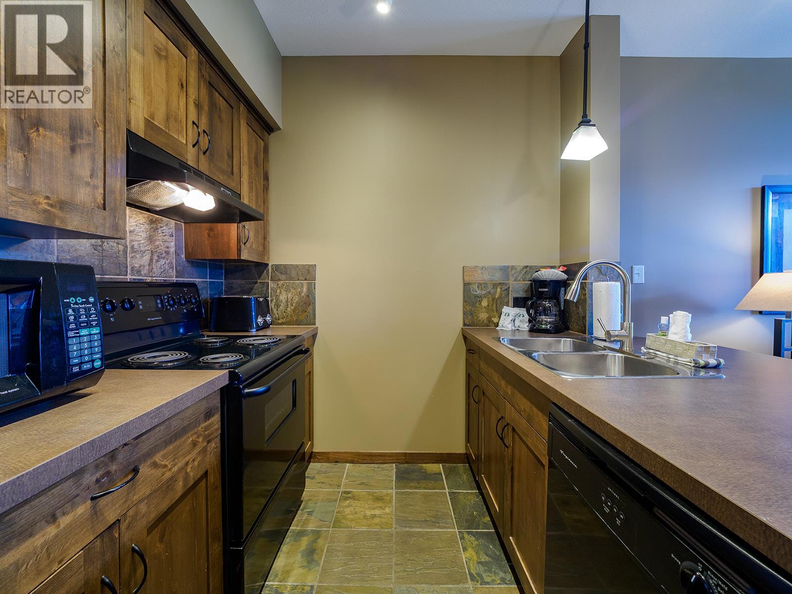 1545 Kicking Horse Trail Unit# 307, Golden, British Columbia  V0A 1H2 - Photo 3 - 10359409