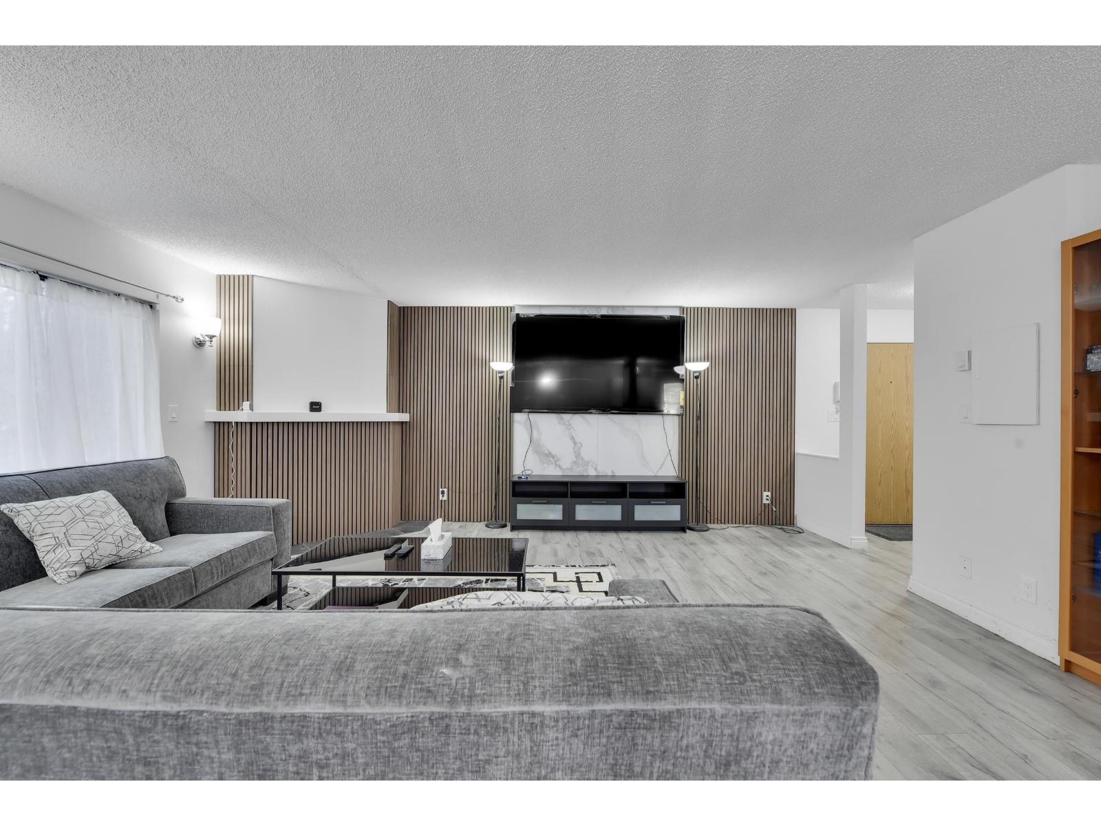 203 7064 133b Street, Surrey, British Columbia  V3W 8A4 - Photo 3 - R3057062