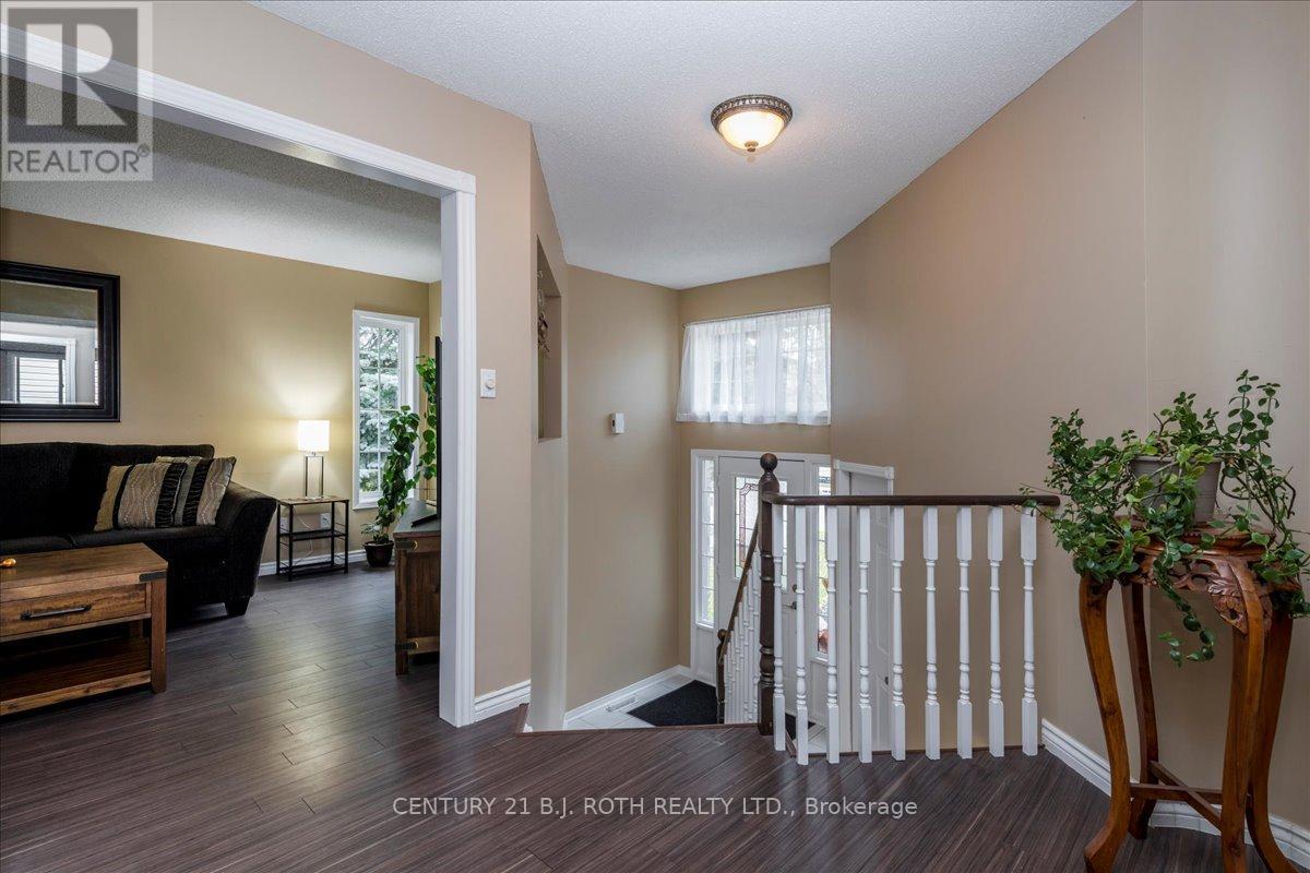 1082 Kensington Street, Innisfil, Ontario  L9S 1V1 - Photo 4 - N12511964