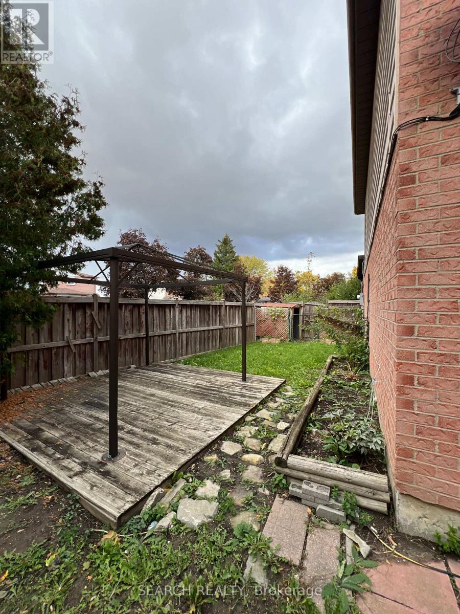 93 Martindale Crescent, Brampton, Ontario  L6X 2T8 - Photo 19 - W12483987